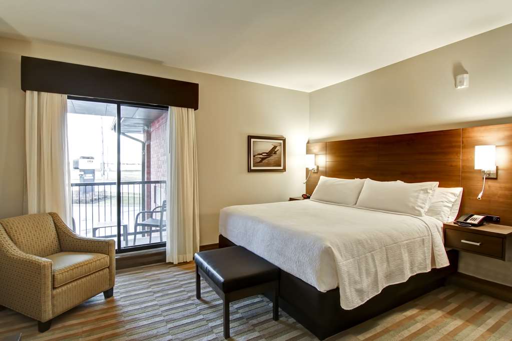 Фото Best Western London Airport Inn & Suites