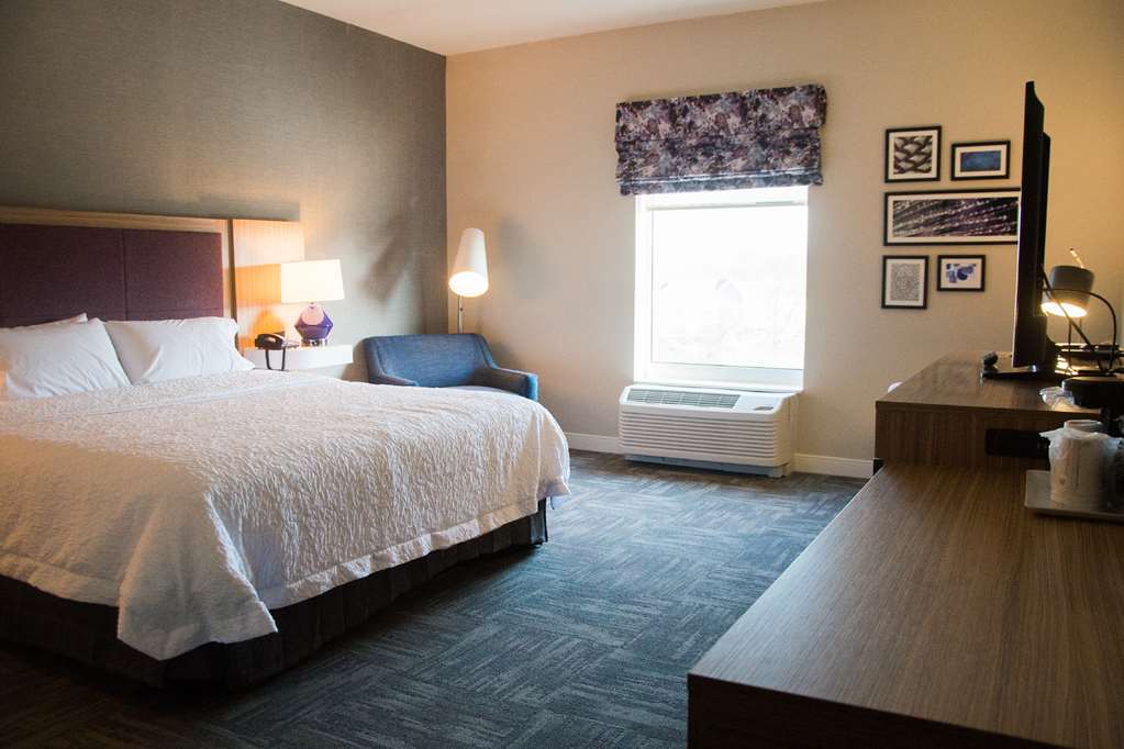 Фото Hampton Inn & Suites by Hilton Warrington Horsham