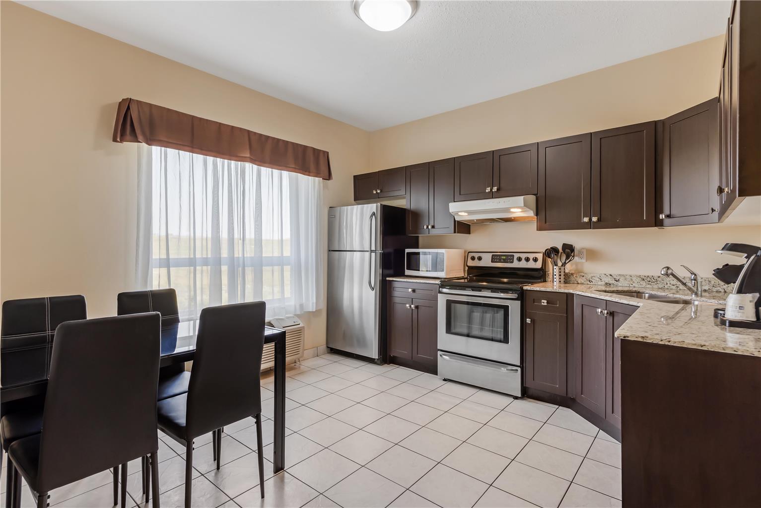 Фото Best Western Plus Red Deer Inn & Suites