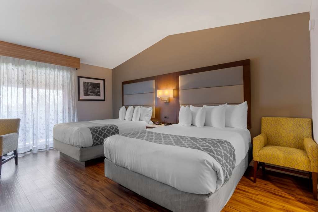 Фото Best Western Plus Forest Park Inn