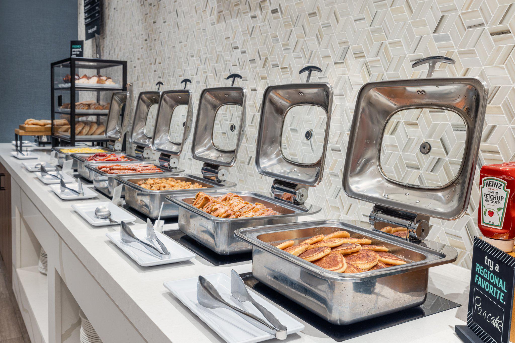 Фото Holiday Inn Toronto Downtown Centre