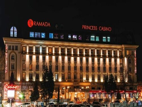 Гостиница Ramada by Wyndham Plovdiv Trimontium в Пловдиве