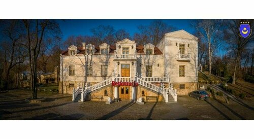 Гостиница Дворец Тарновских в Свентокшиском воеводстве