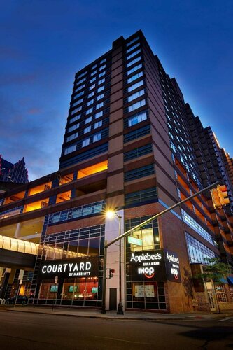 Гостиница Courtyard by Marriott Detroit Downtown в Виндзоре
