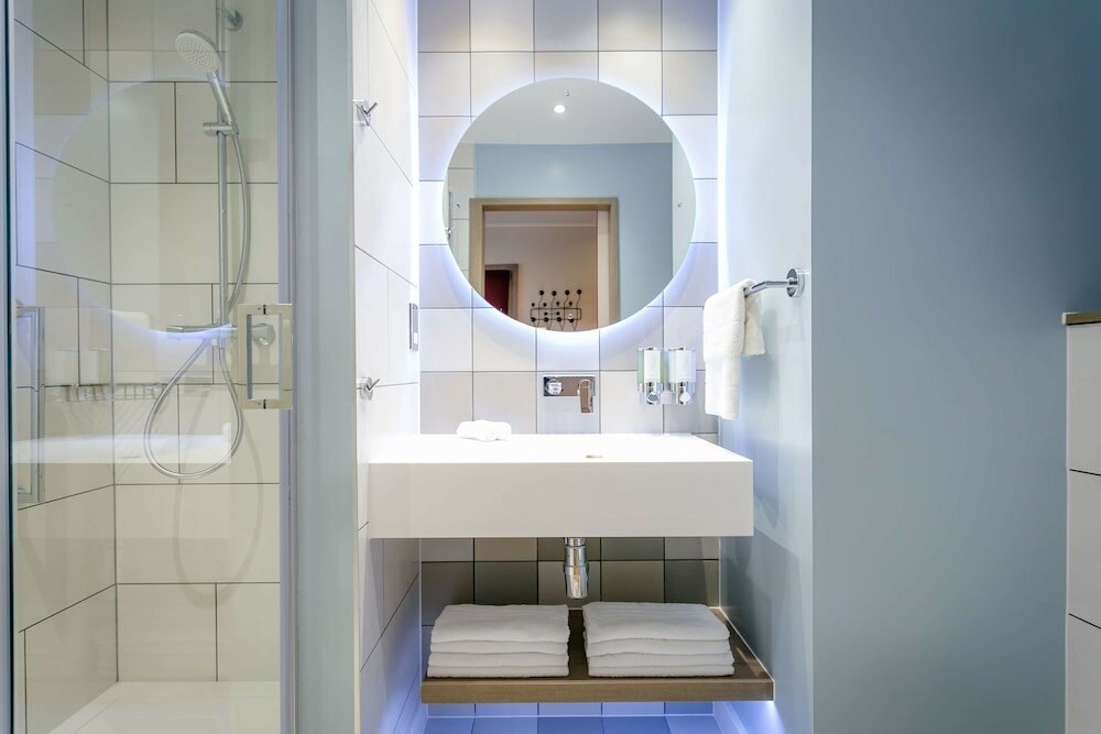 Фото Hampton by Hilton Blackburn