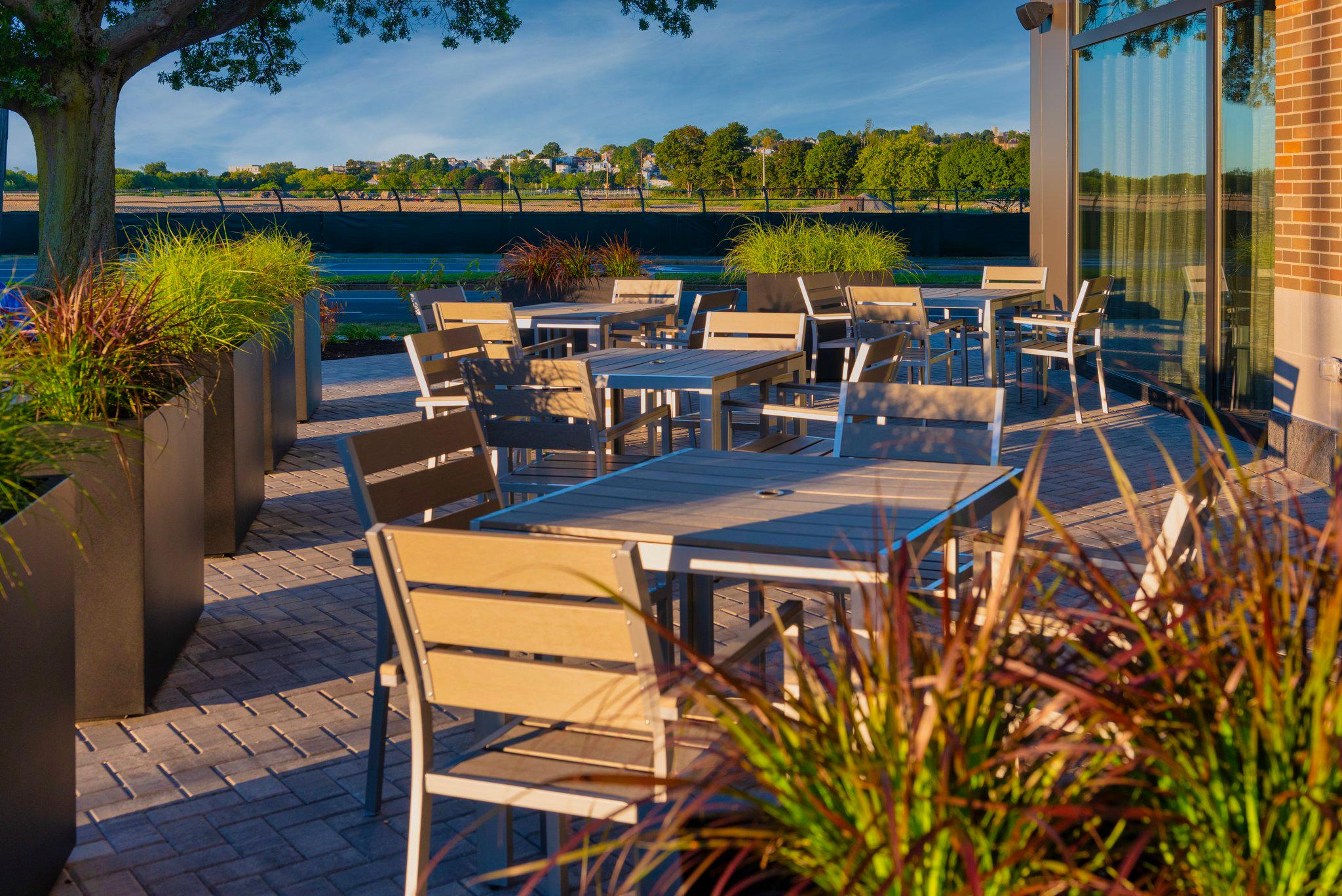 Фото Holiday Inn Express Boston Logan Airport - Revere, an Ihg Hotel