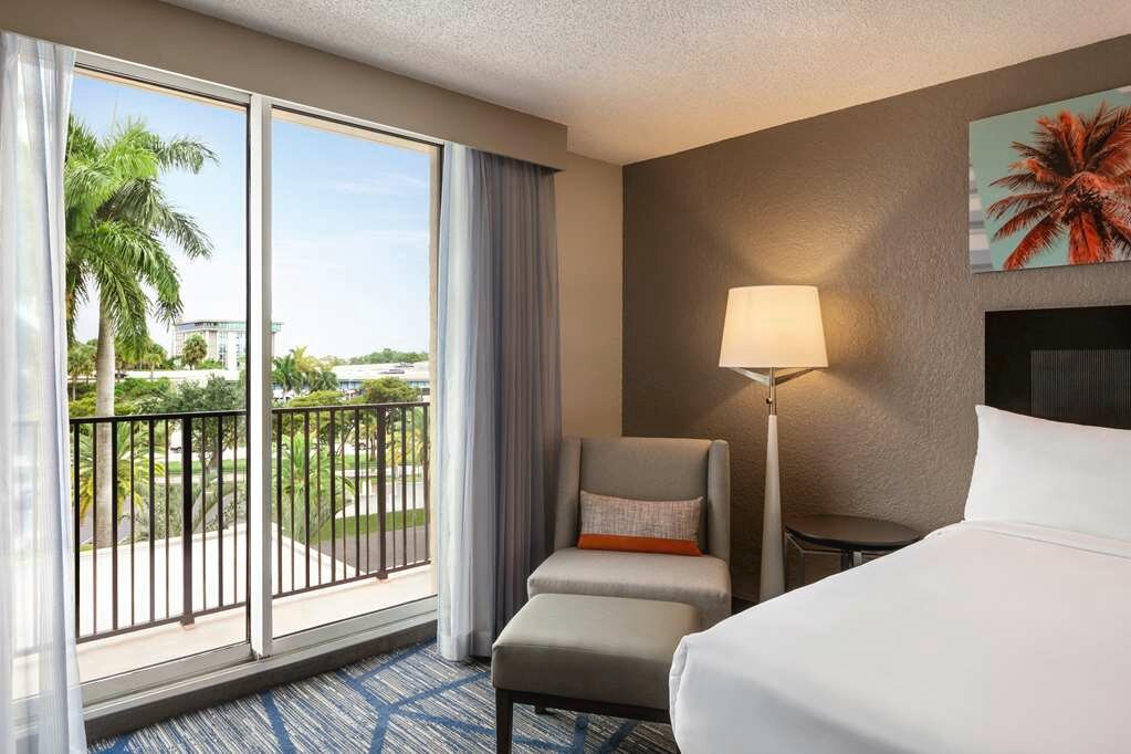 Фото Embassy Suites by Hilton Miami International Airport