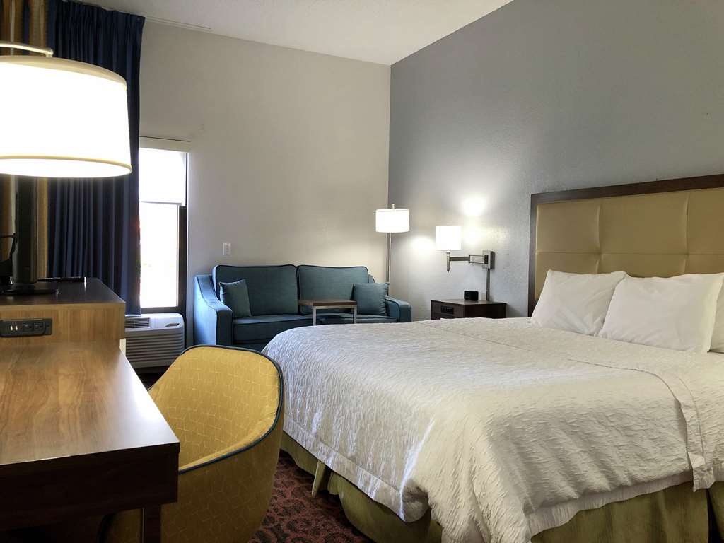 Фото Hampton Inn Spring Hill