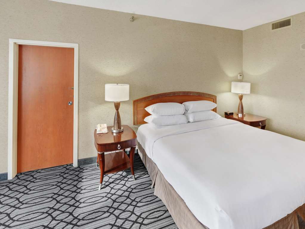 Фото DoubleTree by Hilton Hotel St. Paul Downtown