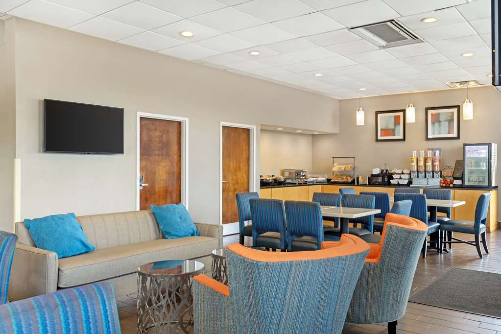 Фото Best Western Hartford Hotel & Suites