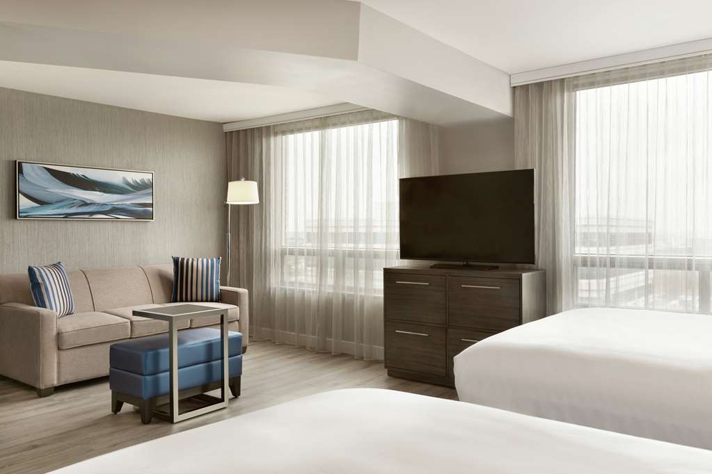 Фото Embassy Suites by Hilton Montreal Airport