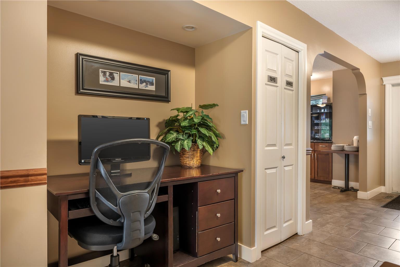 Фото Best Western Sicamous Inn