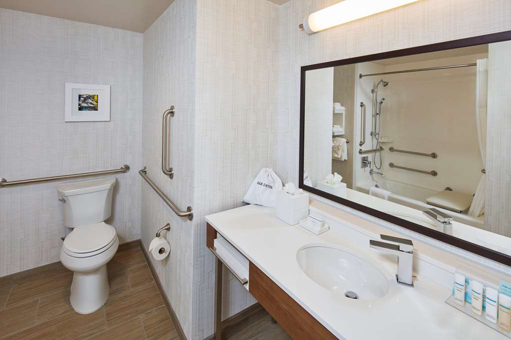 Фото Hampton Inn & Suites Sacramento at Csus