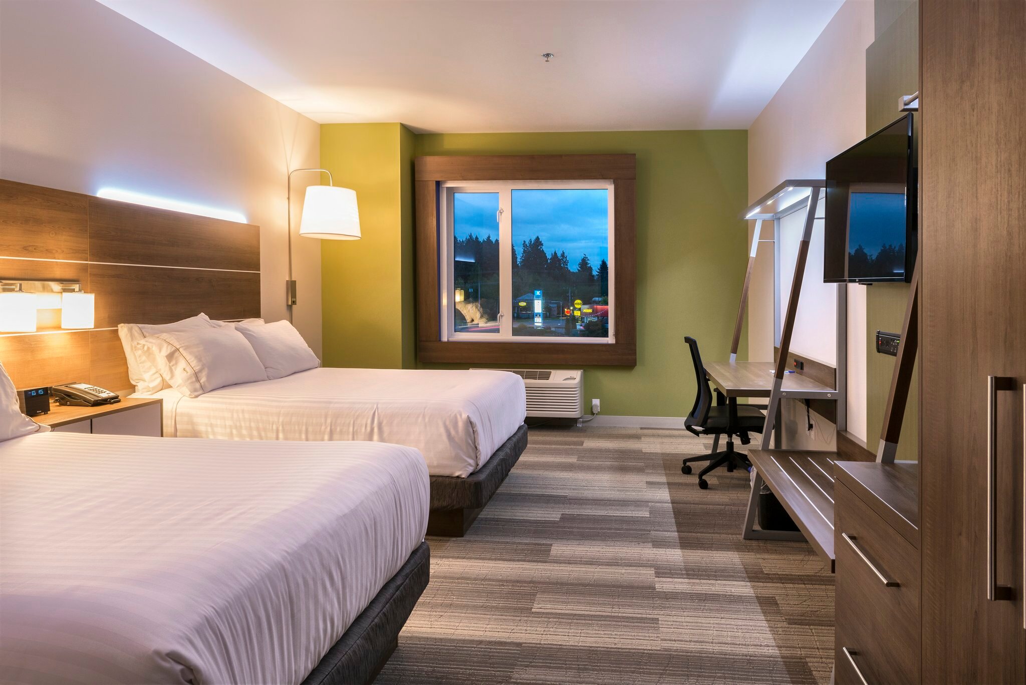 Фото Holiday Inn Express & Suites Victoria Colwood by IHG
