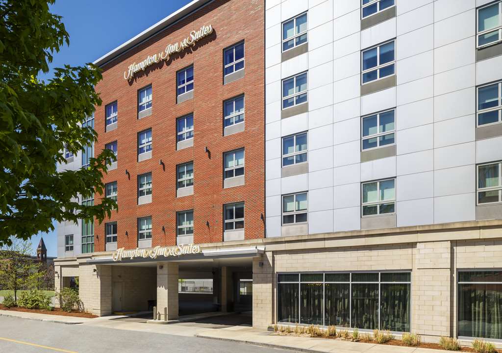 Фото Hampton Inn & Suites Worcester