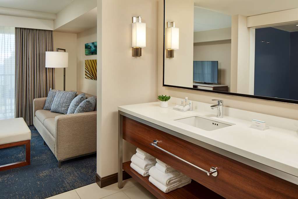 Фото Hilton Garden Inn Waikiki Beach