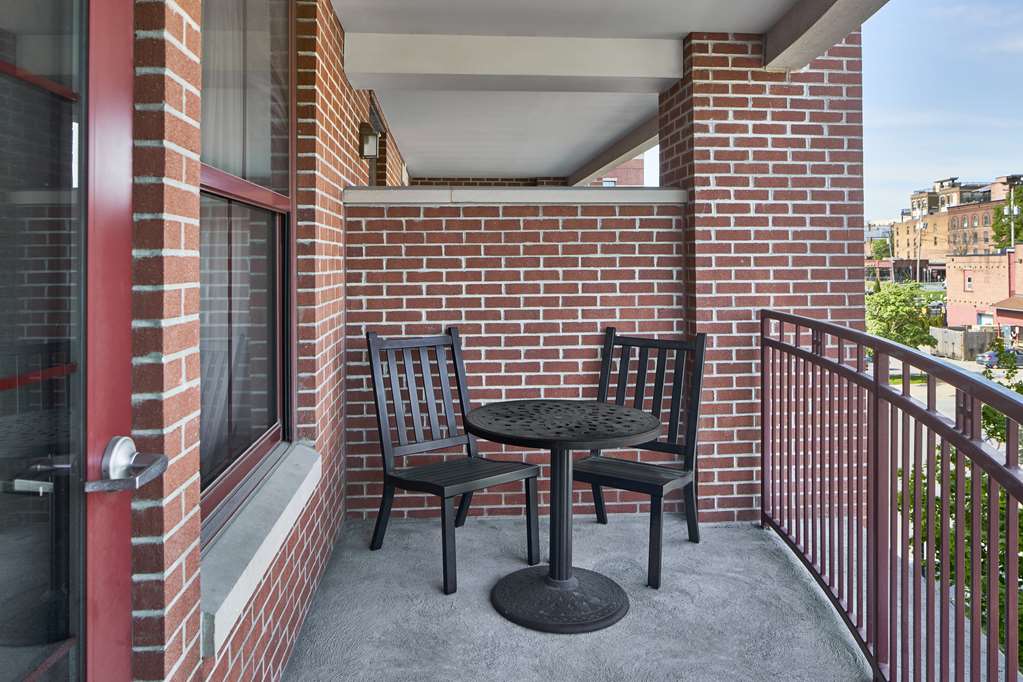 Фото Hampton Inn & Suites Saratoga Springs Downtown