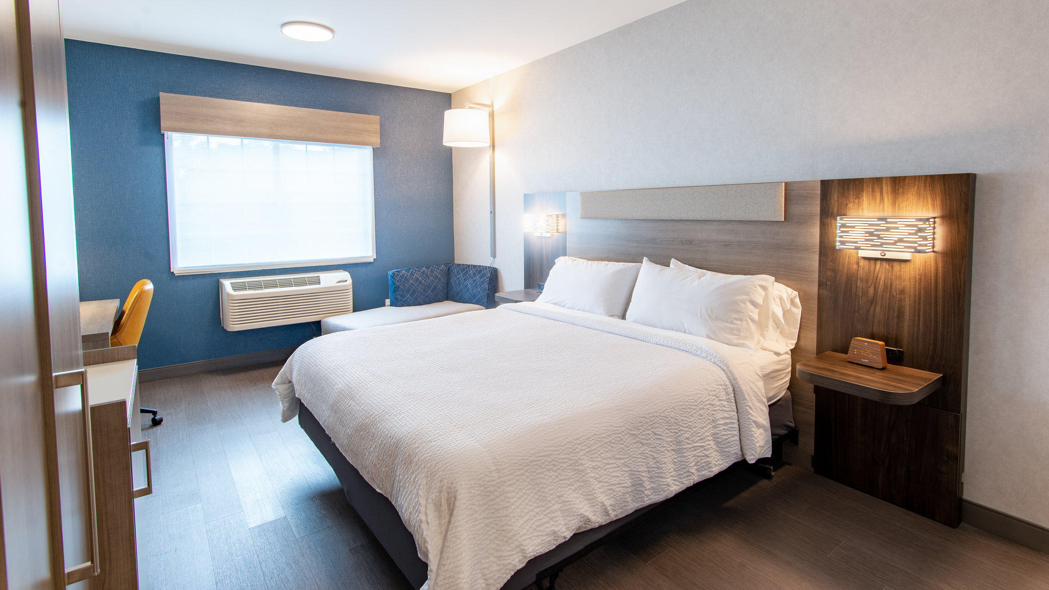 Фото Holiday Inn Express Oakdale, an Ihg Hotel