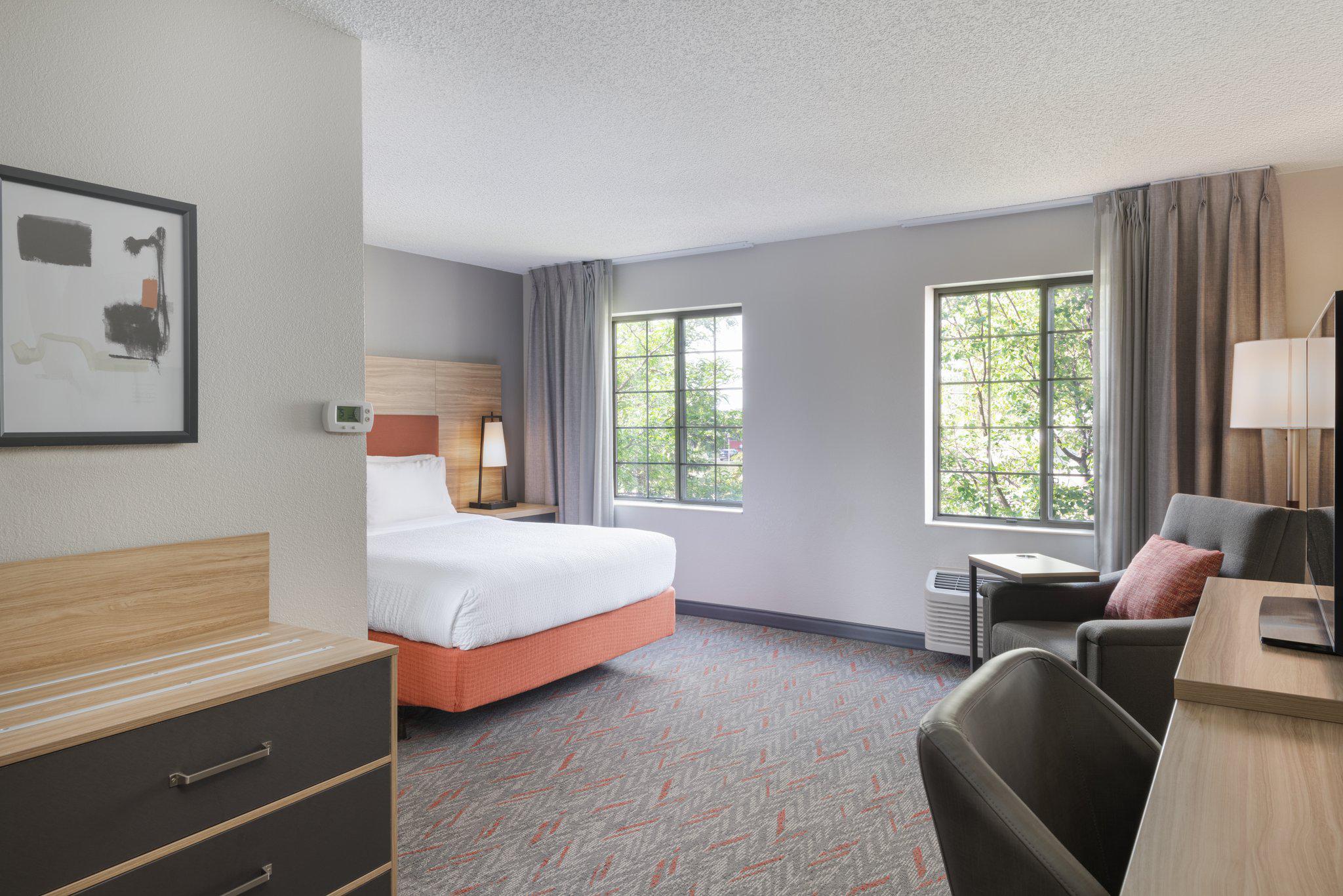 Фото Candlewood Suites Eagan Arpt South - Mall Area, an Ihg Hotel