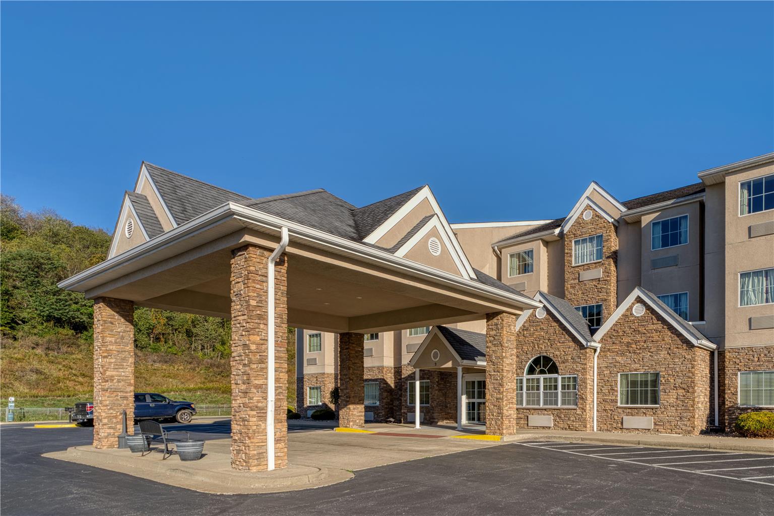 Фото SureStay Plus Hotel by Best Western Buckhannon