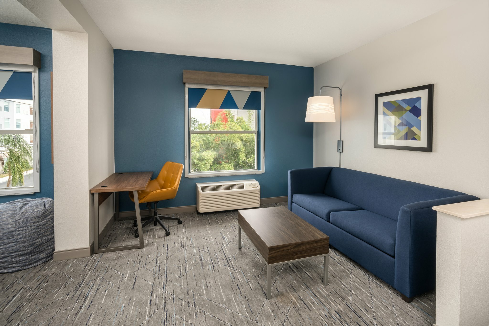 Фото Holiday Inn Express & Suites Orlando International Airport