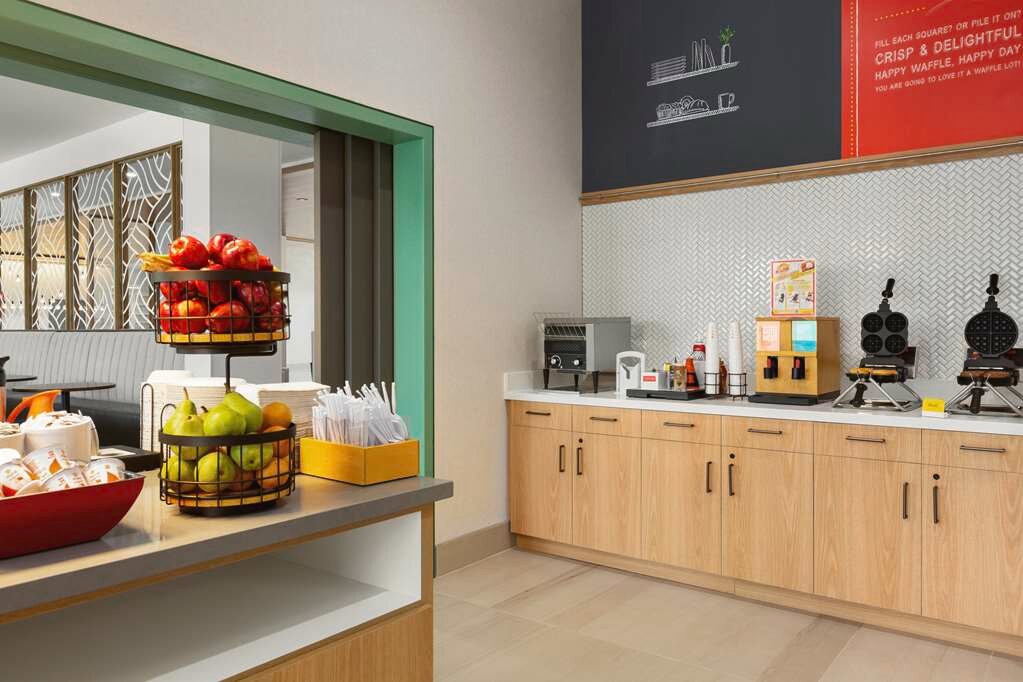 Фото Hampton Inn & Suites San Mateo-San Francisco Airport
