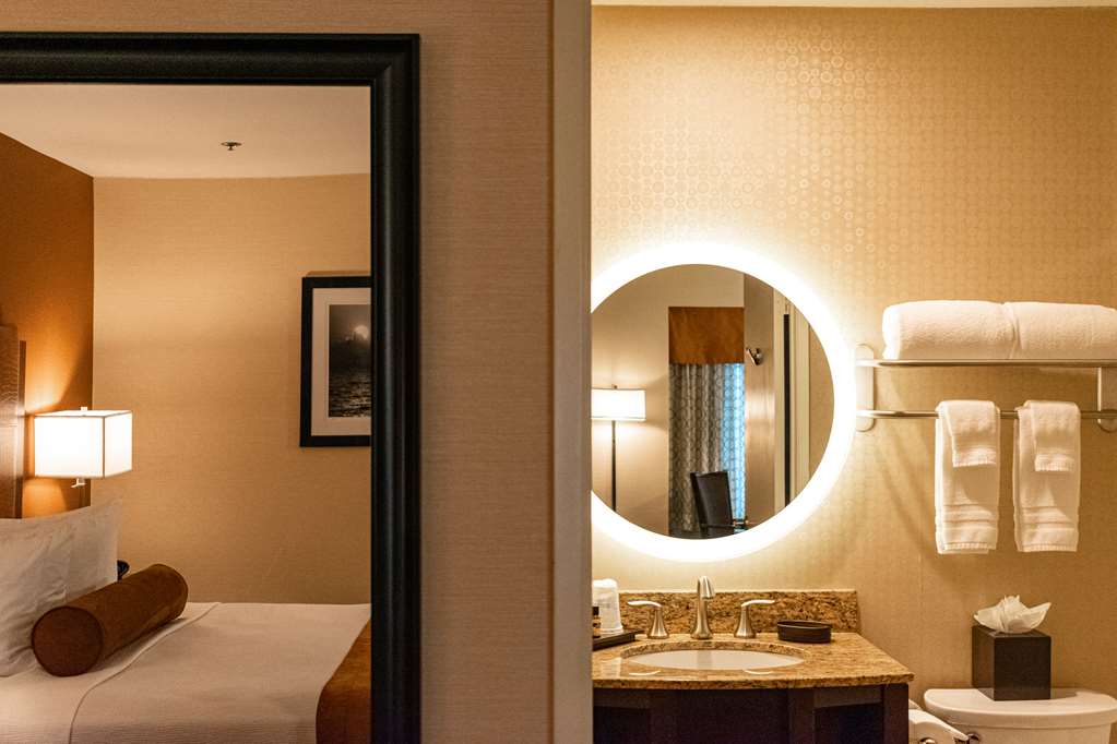 Фото Best Western Plus Suites Hotel Coronado Island