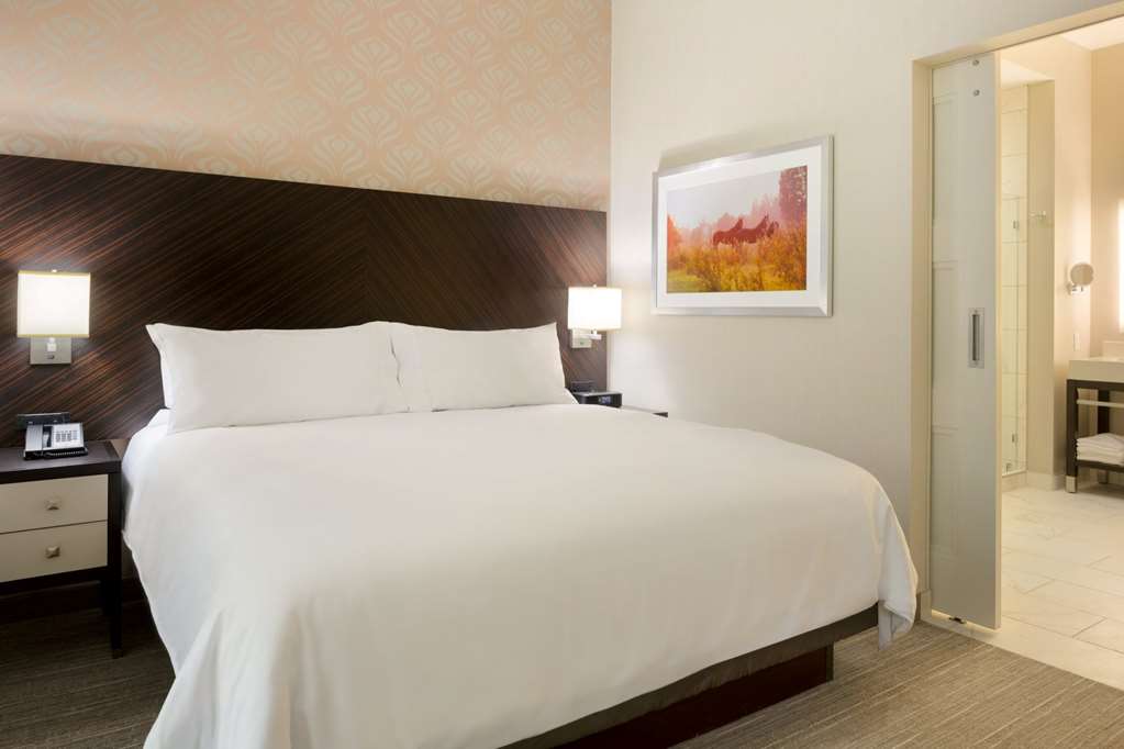 Фото Embassy Suites Louisville Downtown