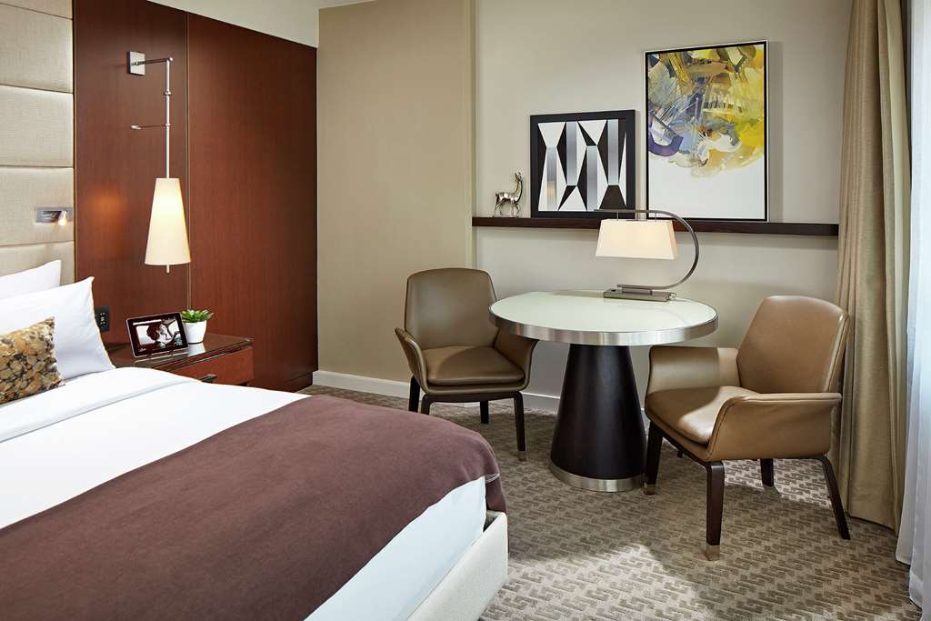Фото The Statler Dallas Curio Collection by Hilton