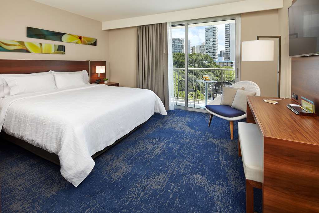 Фото Hilton Garden Inn Waikiki Beach