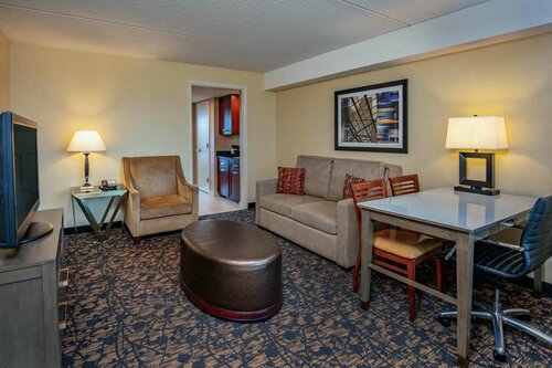 Гостиница Embassy Suites Boston Waltham в Натике
