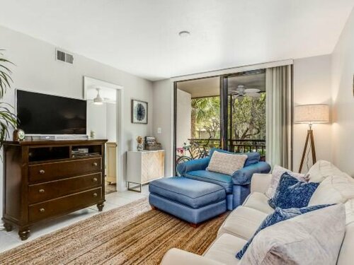 Гостиница Second-floor condo with central Ac, private W/d, and private shuttle в Бонита Спрингс