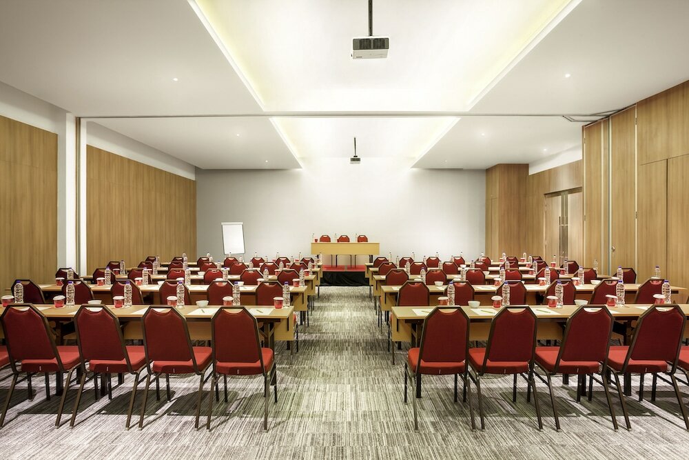 Фото Ibis Makassar City Center