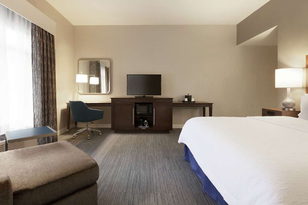 Фото Hampton Inn & Suites Nashville Downtown