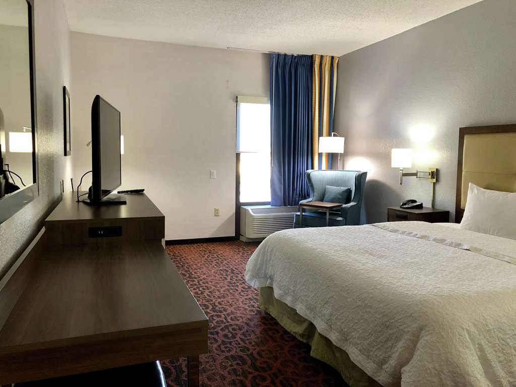 Фото Hampton Inn Spring Hill