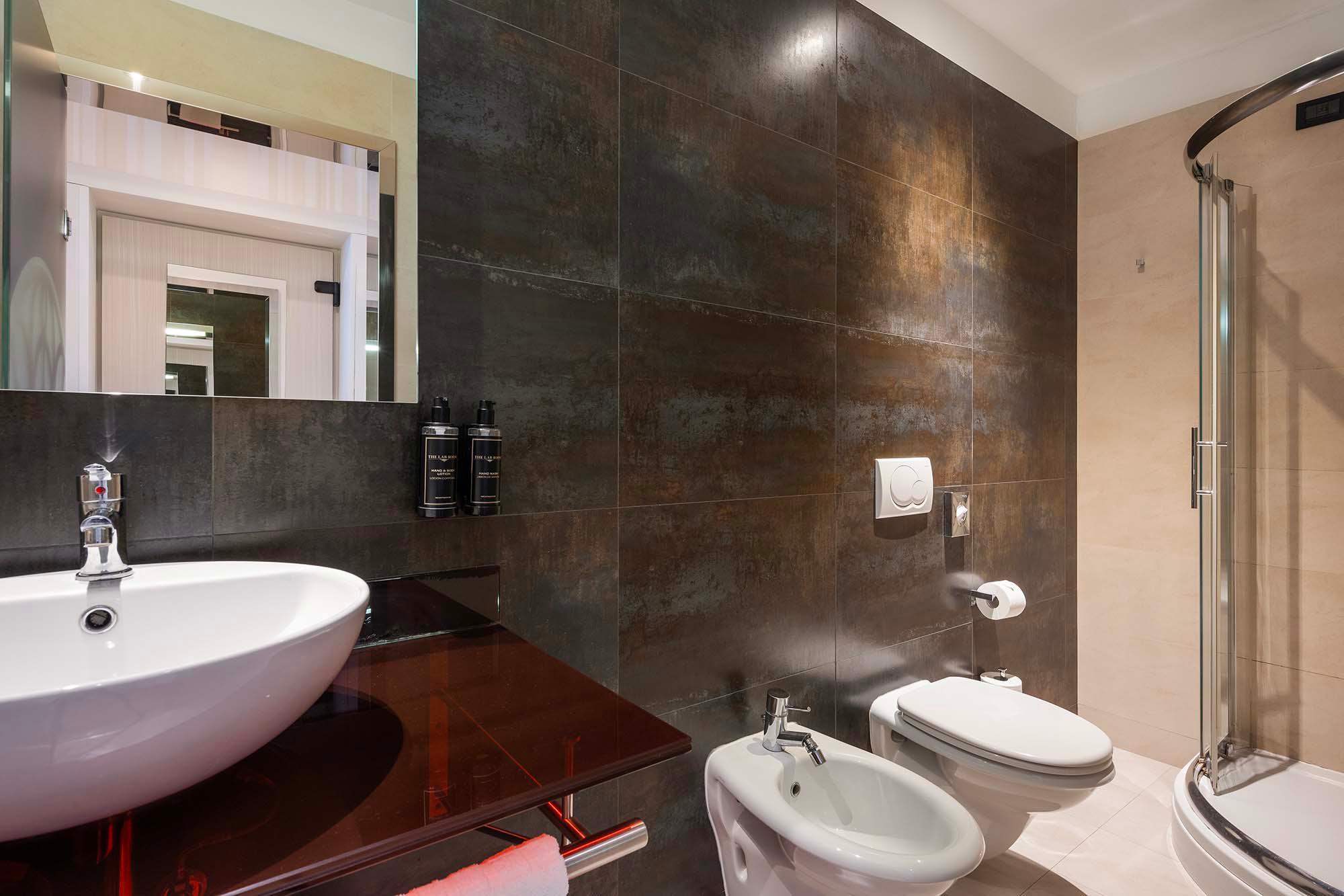 Фото Ikonik Parlament