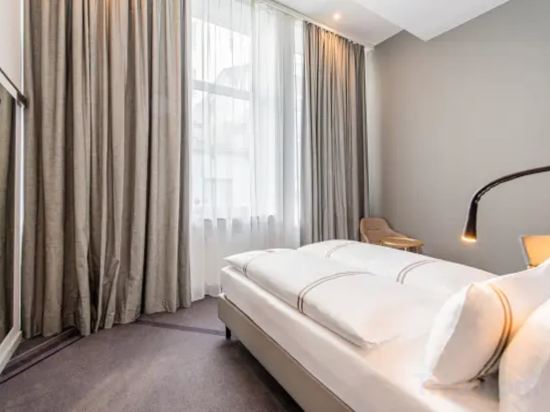 Фото Premier Inn Wuppertal City Centre Hotel