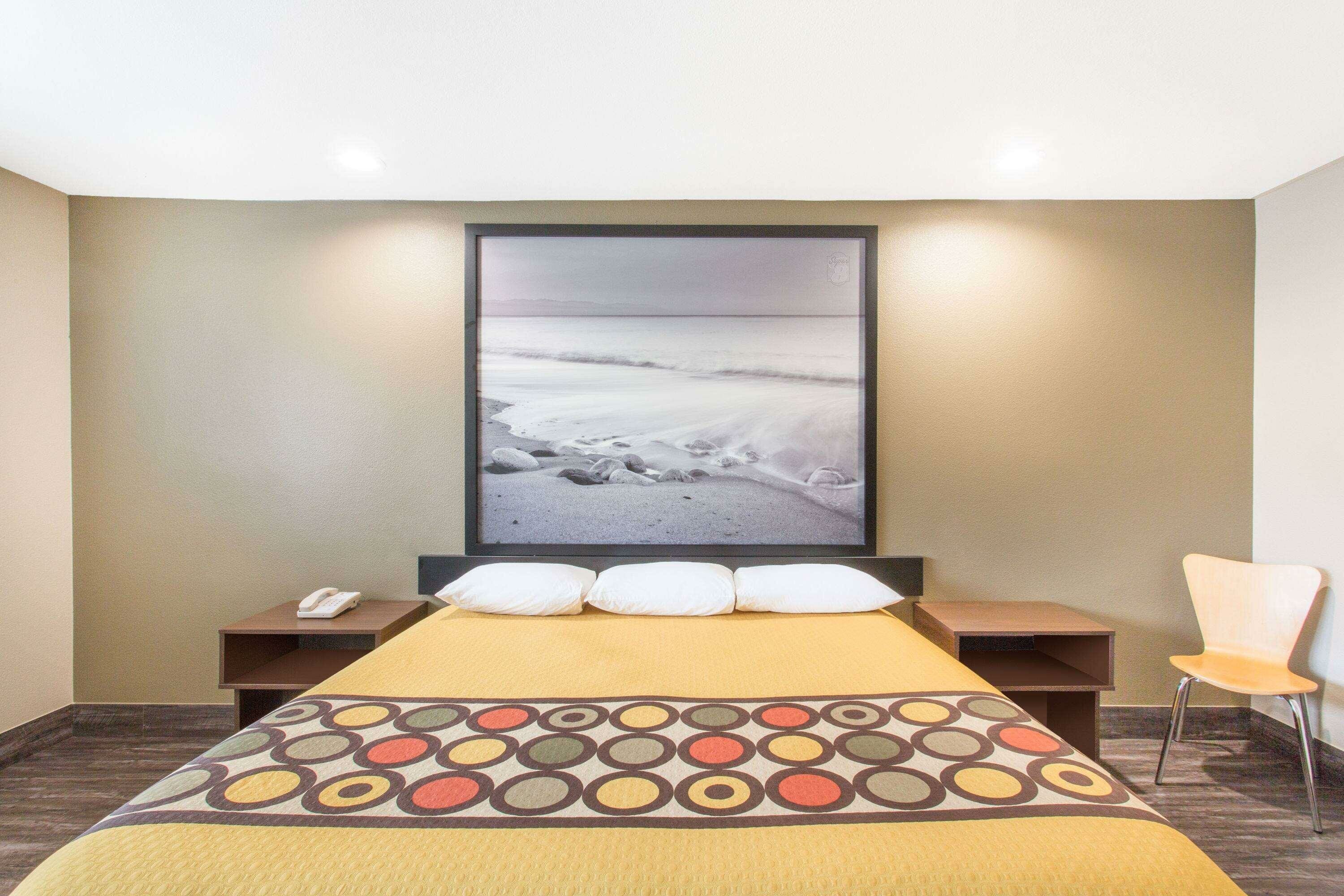 Фото Super 8 by Wyndham National City Chula Vista