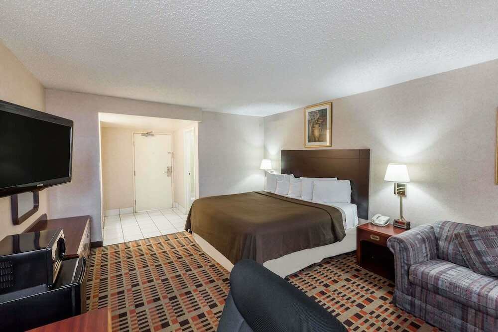 Фото Days Inn by Wyndham Amarillo East