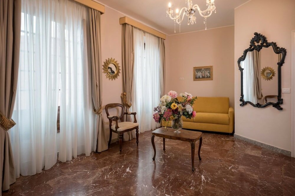 Фото Porta Di Mezzo Luxury B&b