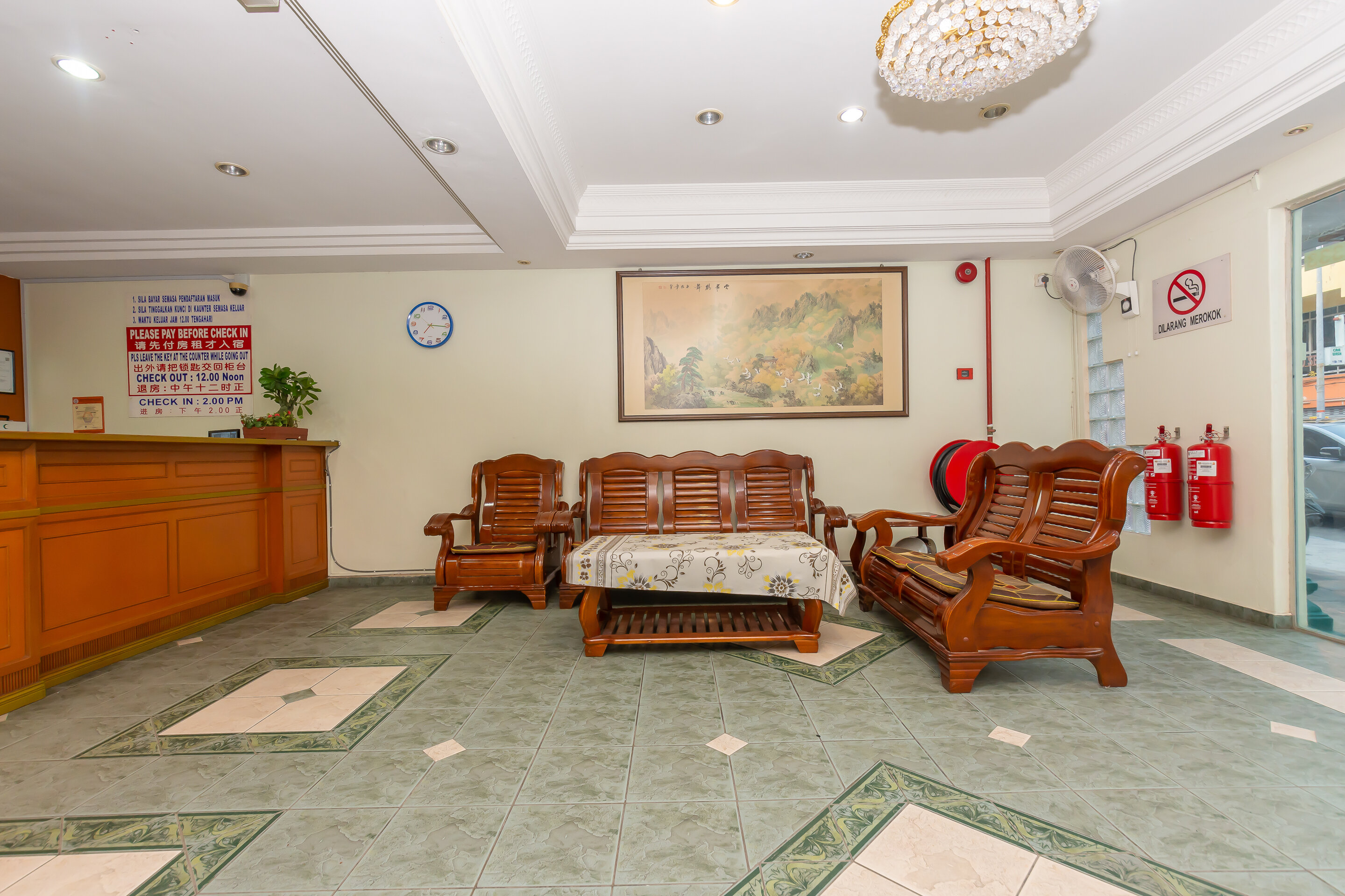 Фото Oyo 764 Hotel Famous Inn