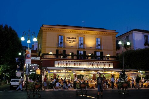 Внешний вид отеля Palazzo Jannuzzi Relais в Сорренто, фото 1