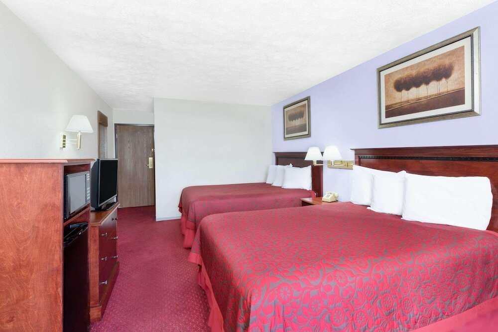 Фото Days Inn by Wyndham Warrensburg