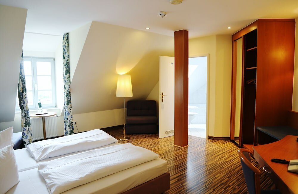 Фото Hotel Goldener Adler