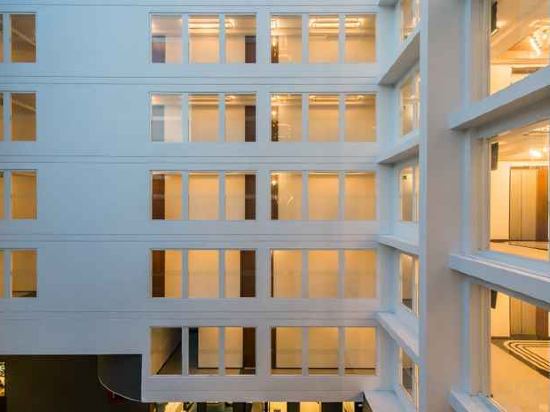 Фото Hotel Amber Sukhumvit 85