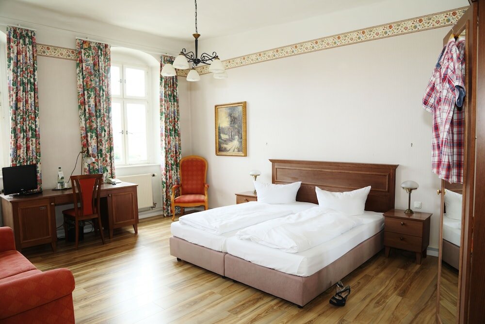 Фото Hotel Goldener Adler