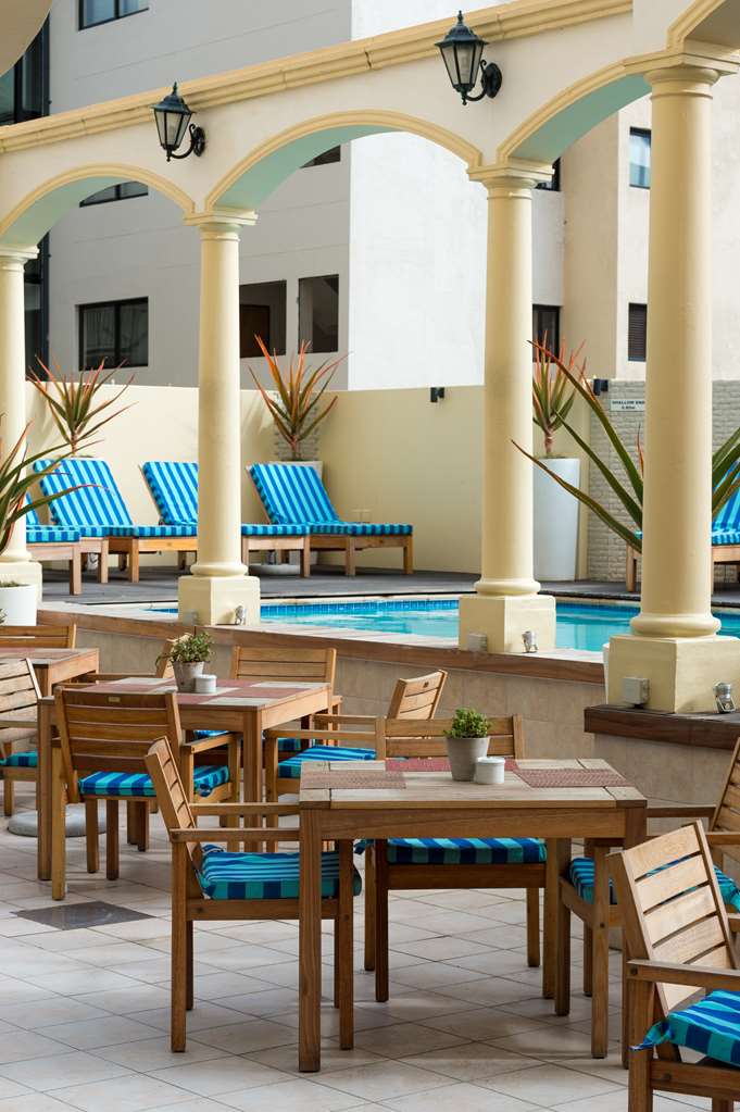 Фото Radisson Blu Le Vendome Hotel, Cape Town