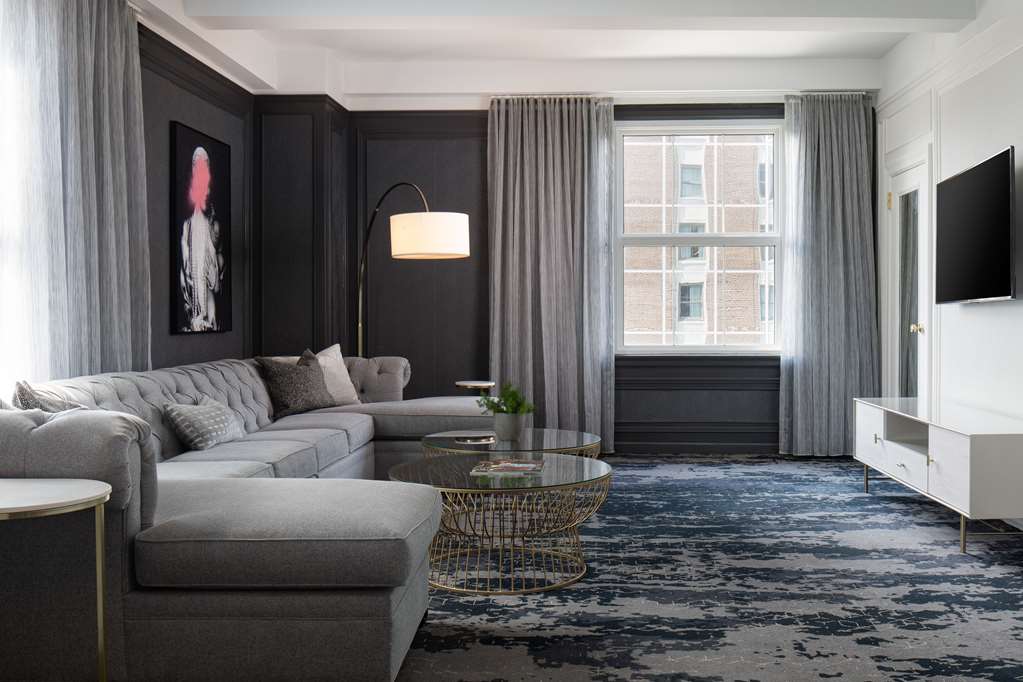 Фото Amway Grand Plaza, Curio Collection by Hilton