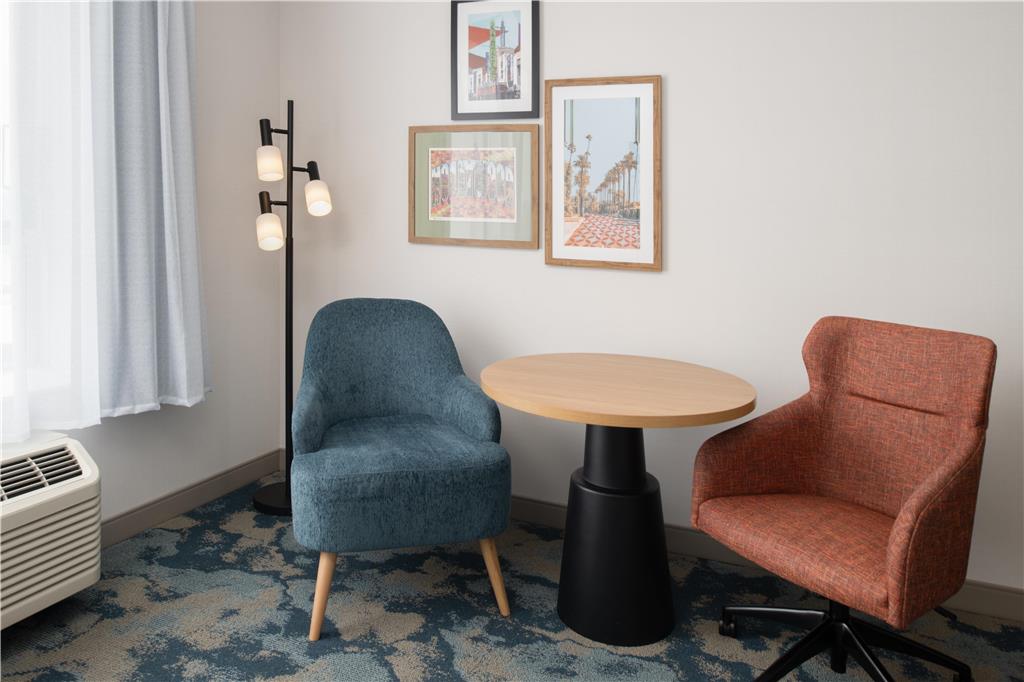 Фото Holiday Inn Express North Hollywood - Burbank Area, an Ihg Hotel