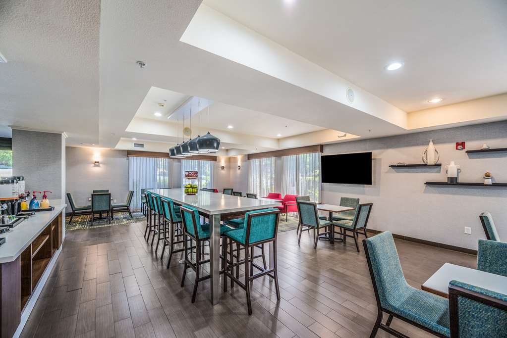 Фото Hampton Inn Oakland Hayward